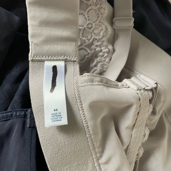 Elegant Lace and Smooth 4X Old Navy Bras Set of 3 - Picture 6 of 7